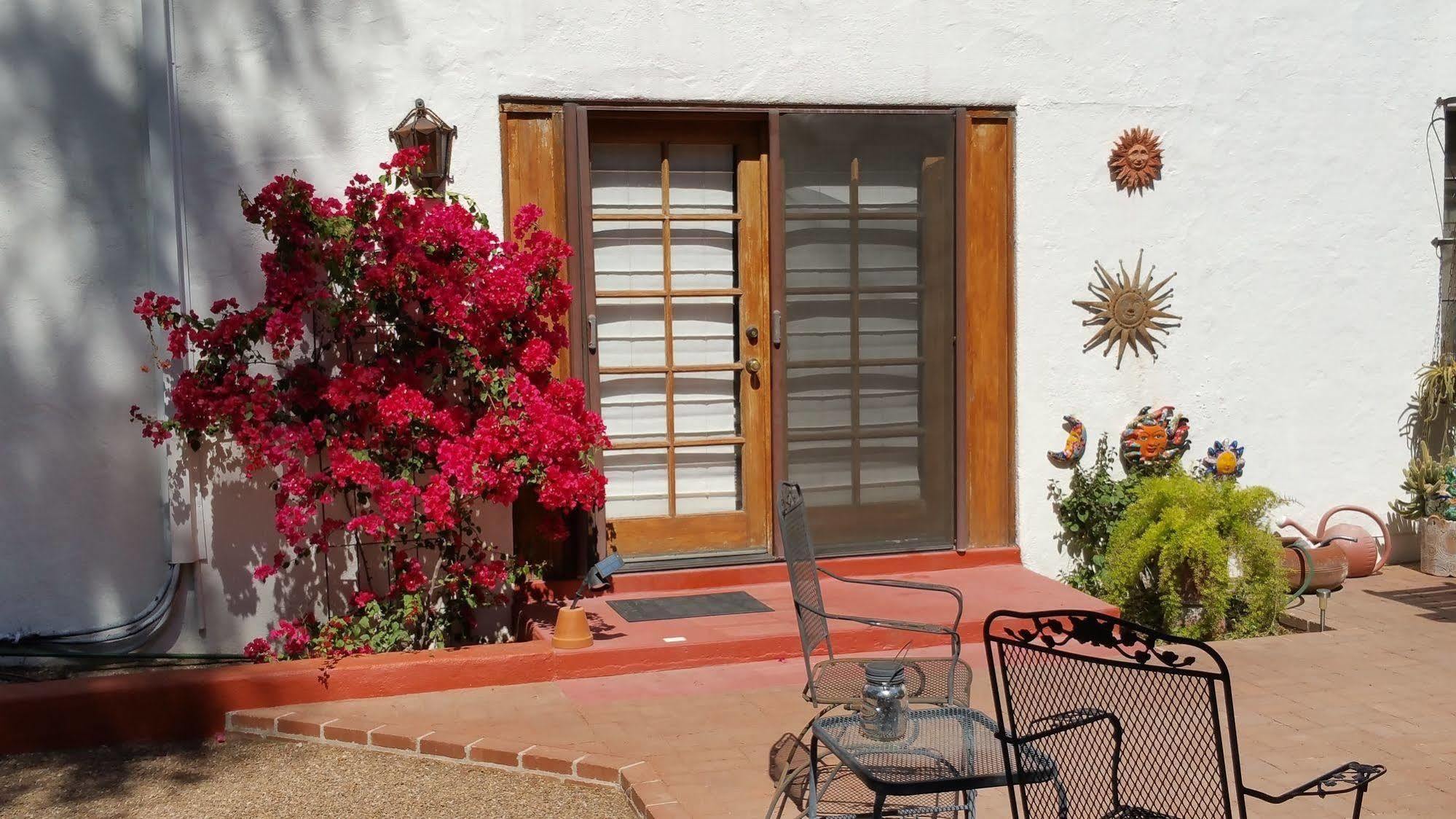 Sam Hughes Bed and breakfast 3*