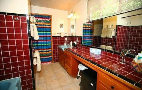 Sam Hughes Bed and breakfast 3*